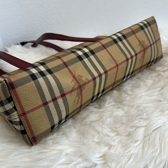 💯 Authentic BURBERRY Haymarket Check Shoulder Flap Bag🍀 - Picture 16 of 17